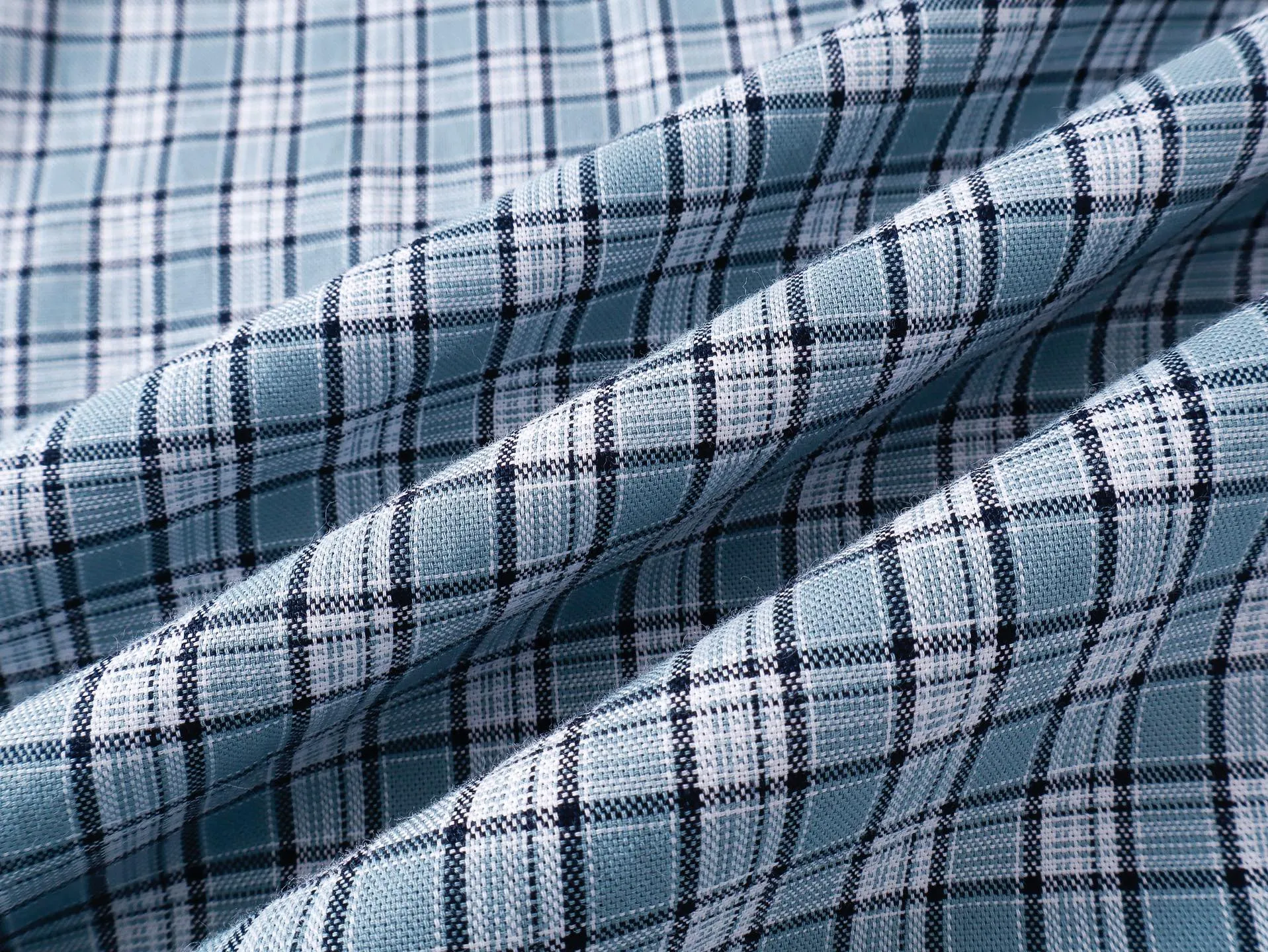 Acne Fresh Green Check Thin Jacket size 36 38 40 62 The design logic of ready-to-wear clothing is simple on the outside and complex on the inside. It superimposes multiple layers of precision weaving, three-dimensional cutting and refined finishing processes on the light fabric base. Under the seemingly simple and relaxed visual appearance, there is a multi-dimensional and high-standard ready-to-wear production system. The process chain is cumbersome and the error tolerance rate is extremely low. The fabric is made of high-count fine blended thin twill base material, and the fiber ratio has been repeatedly adjusted. On top of its lightweight, breathable and transparent spring and summer properties, it solves the industry pain points of thin materials that are easy to collapse and have no skinny feel. The fabric is dyed using a penetrating low-temperature fixation process, which is layered in three layers to fix and lock the color, allowing the fresh green blend of dark and light colors to form a soft matte gradient layer, avoiding the defects of conventional plaid fabrics such as floating color, color difference, and blooming after washing. The surface of the fabric is treated with matte softening and washing, retaining the subtle natural texture, taking into account drape and moderate stiffness. The single fabric molding goes through six basic processes of weaving, pre-shrinking, dyeing, color fixing, soft washing and shaping. The plaid pattern is not a conventional printing process. It is formed by a two-color weaving process of warp and weft. The dark Light Green yarn and the base yarn are interspersed and arranged at a fixed density. The yarn arrangement value per inch is accurately locked. The thickness of the horizontal and vertical lines of the plaid and the proportion of white space are unified and coordinated. The whole process of ready-made garments is executed with a full-width alignment process. The front, back, placket, sleeves, and hem divisions are all accurately aligned with the grain. Thin materials are weak in toughness and easy to stretch and deform. The alignment process requires low-temperature fixation throughout the entire process, and segmented positioning and sewing. A slight stretch will cause grain deviation, which greatly increases the difficulty of cutting and sewing. The version adopts a multi-piece three-dimensional cutting structure, abandoning the simple whole-piece cutting design, and deconstructing the shoulder area, body and side seams into pieces to create a relaxed and slightly wider silhouette. The arc of the dropped shoulders, the volume of the sleeves, and the closing of the hem are all fine-tuned according to the dynamic curve of the human body, taking into account the casual relaxation and the regularity of the pattern. Invisible darts are hidden at the joints of the cut pieces to optimize the fit without destroying the integrity of the appearance. During the pattern making stage, multiple sample garments need to be made to calibrate the proportions. The sewing details follow the standard of seamless high-density sewing. All joints are overlocked and overlocked with an integrated process. The stitch density is even and uniform. The cuffs and hem have hidden micro-elastic gathering structures, and the transition is smooth without bulges. The entire piece integrates complex weaving, counter-cutting, three-dimensional tailoring, and multi-layer finishing techniques, using invisible complicated techniques to support a simple appearance, fully embodying the strict and sophisticated production standards of Premium garments.